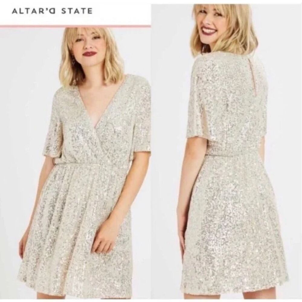 Altar’d’ State NWT Gold Mesh Sequin V-Neck Lined Bridesmaid Mini Dress Medium